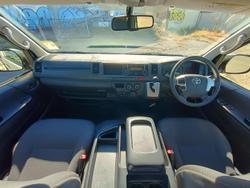 2005 Toyota Hiace Commuter TRH223R French Vanilla