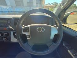 2005 Toyota Hiace Commuter TRH223R French Vanilla