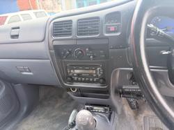 2003 Toyota Hilux SR5 KZN165R MY02 4X4 Dual Range French Vanilla