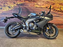 Triumph Daytona 660 Lams