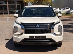 2024 Mitsubishi Outlander ES