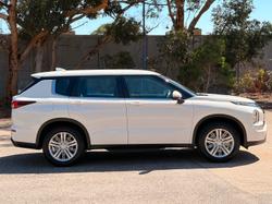 2024 Mitsubishi Outlander ES