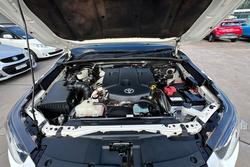 2025 Toyota Hilux SR GUN126R 4X4 Dual Range Glacier White