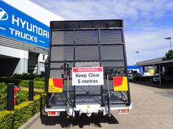 2011 ISUZU FRR 600