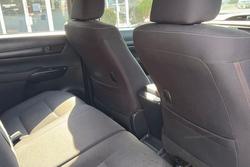 2025 Toyota Hilux SR