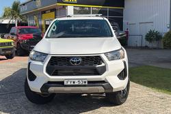 2025 Toyota Hilux SR