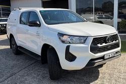 2025 Toyota Hilux SR