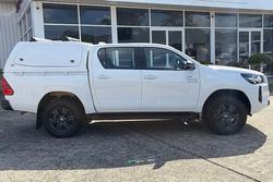 2025 Toyota Hilux SR
