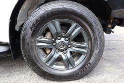 2022 Toyota Hilux SR