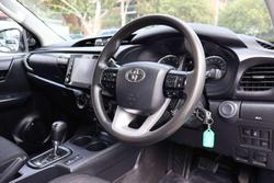 2022 Toyota Hilux SR