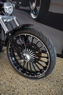 2017 HARLEY-DAVIDSON FXSB SOFTAIL BREAKOUT