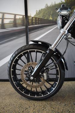 2017 HARLEY-DAVIDSON FXSB SOFTAIL BREAKOUT