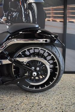 2017 HARLEY-DAVIDSON FXSB SOFTAIL BREAKOUT