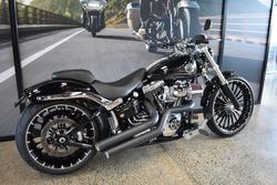 2017 HARLEY-DAVIDSON FXSB SOFTAIL BREAKOUT