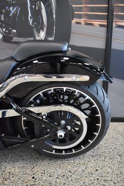 2017 HARLEY-DAVIDSON FXSB SOFTAIL BREAKOUT