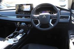 2025 Mitsubishi Outlander ES