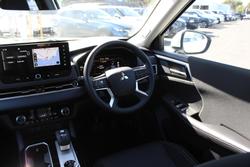 2025 Mitsubishi Outlander ES