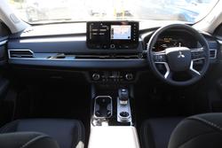 2025 Mitsubishi Outlander ES