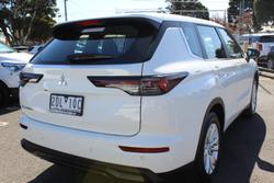 2025 Mitsubishi Outlander ES