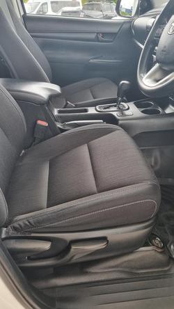 2022 Toyota Hilux SR