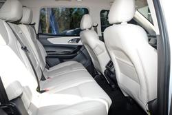 2024 Mahindra XUV700 AX7