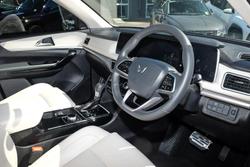 2024 Mahindra XUV700 AX7