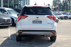 2024 Mahindra XUV700 AX7