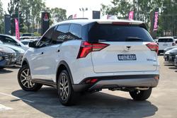 2024 Mahindra XUV700 AX7