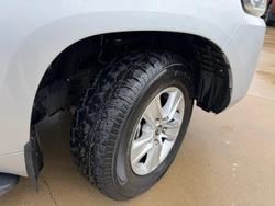 2015 Toyota Landcruiser GXL VDJ200R 4X4 Dual Range Silver Pearl
