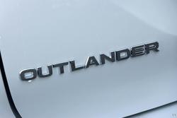 2025 Mitsubishi Outlander ES ZM MY25 AWD White Diamond