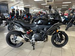 BMW F 900 XR Triple Black