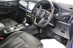 2022 Isuzu MU-X LS-T