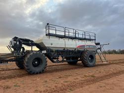 2025 Bourgault 4420Dk & 9650