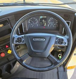 2021 Freightliner Cascadia WHITE