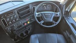 2021 Freightliner Cascadia WHITE