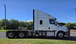 2021 Freightliner Cascadia WHITE