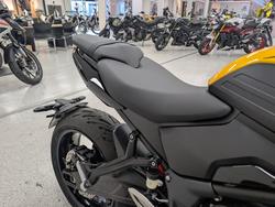 2026 Triumph 2026 Triumph 660CC Trident LAMS Yellow