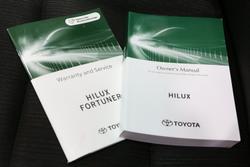 2025 Toyota Hilux SR