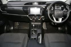 2025 Toyota Hilux SR