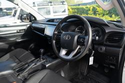 2022 Toyota Hilux SR