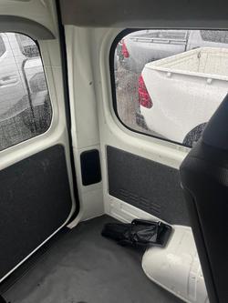 2022 Toyota Hiace Commuter