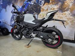 2024 CFMOTO 450 NK WHITE