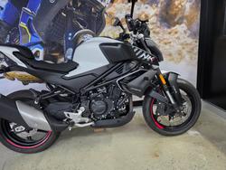 2024 CFMOTO 450 NK WHITE