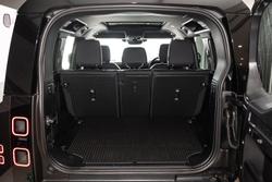 2026 Land Rover Defender 110 P425 X-Dynamic SE