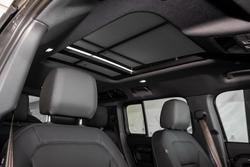 2026 Land Rover Defender 110 P425 X-Dynamic SE