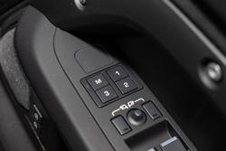 2026 Land Rover Defender 110 P425 X-Dynamic SE