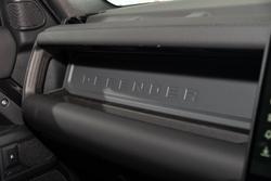 2026 Land Rover Defender 110 P425 X-Dynamic SE