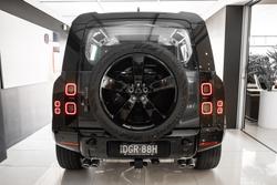 2026 Land Rover Defender 110 P425 X-Dynamic SE