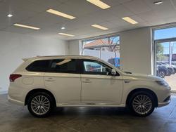 2020 Mitsubishi Outlander PHEV ES ADAS