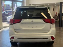 2020 Mitsubishi Outlander PHEV ES ADAS
